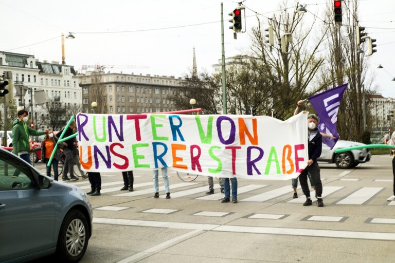 LINKS zu Coronamaßnahmen: „Runter von unserer Straße“