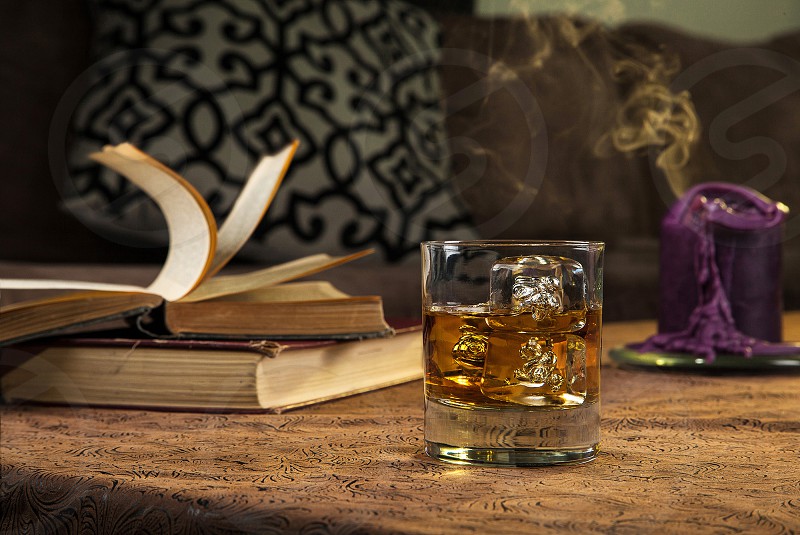 Benefizlesung mit Buchmarkt und Whiskey Tasting zugunsten SOS Balkanroute