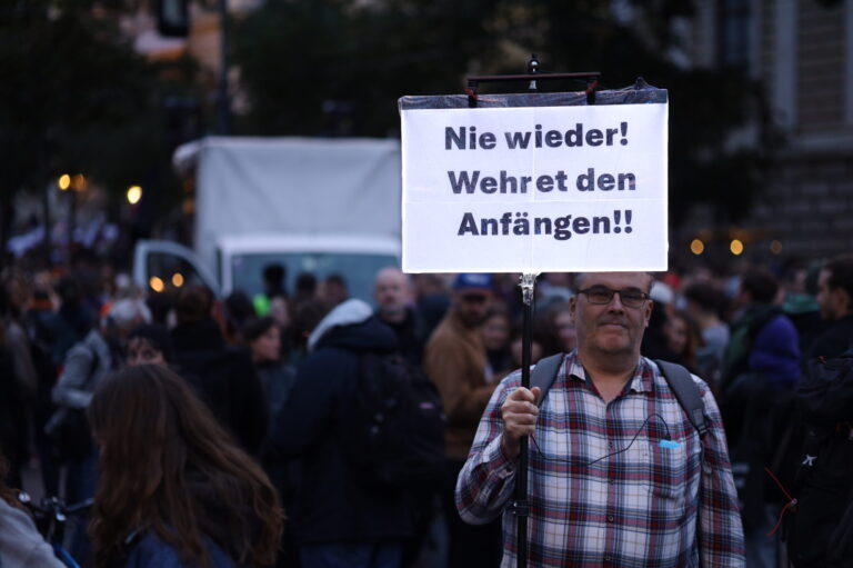 25.000 Menschen gegen Hass und Hetze auf der Straße
