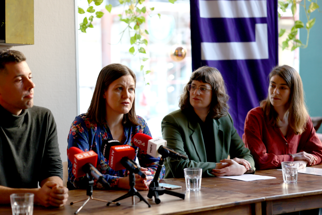 Tobias Schweiger (KPÖ Bundessprecher), Barbara Urbanic (Spitzenkandidatin Platz 1), Angelika Adensamer (Spitzenkandidatin Platz 2, LINKS Sprecherin), Anna Svec (Spitzenkandidatin Platz 3, LINKS Sprecherin)